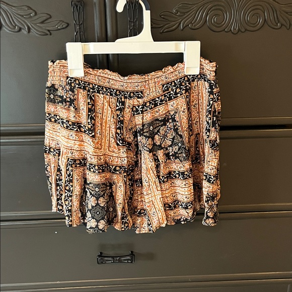 American Eagle Outfitters Pants - American Eagle- Boho Pull on Shorts  - Black & Tan Floral
